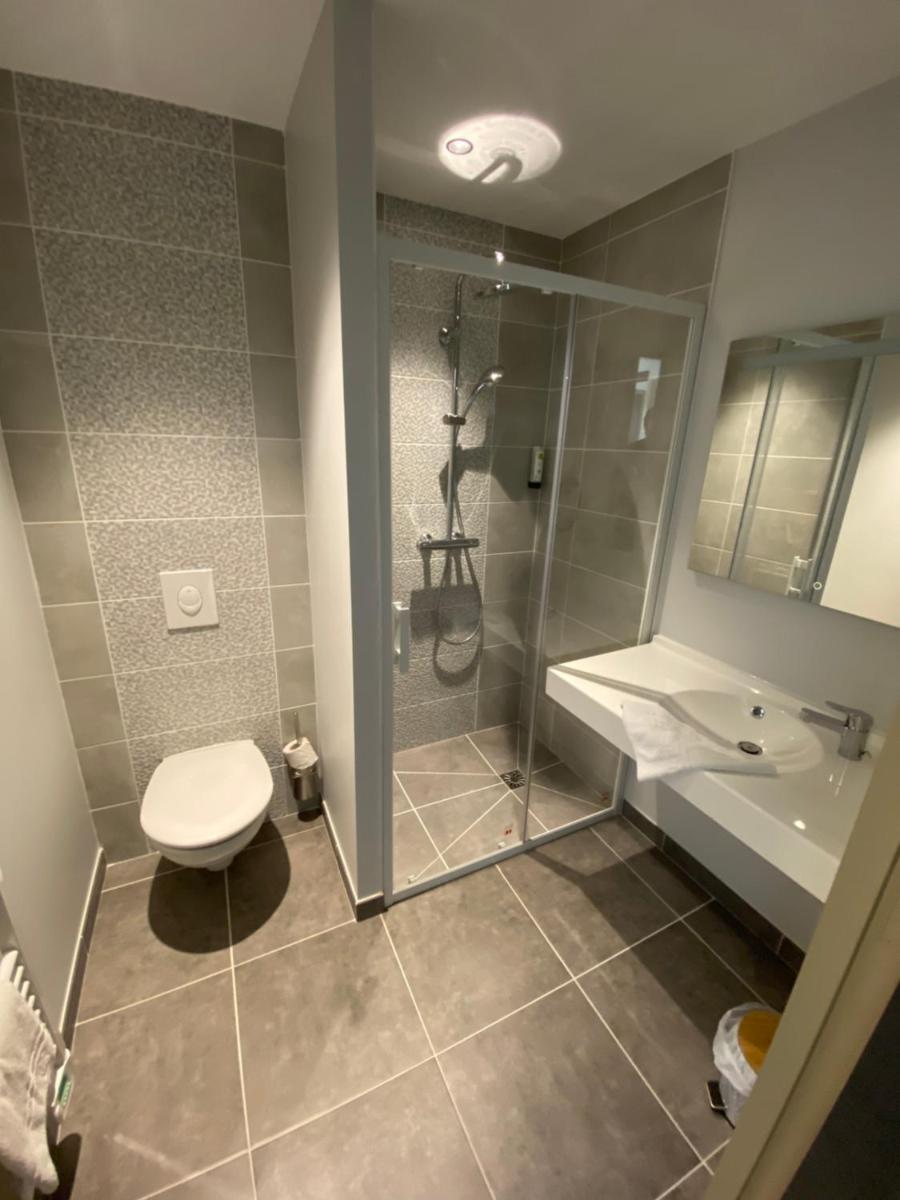 Salle de bains dans l'établissement Logis Relais Saint Michel