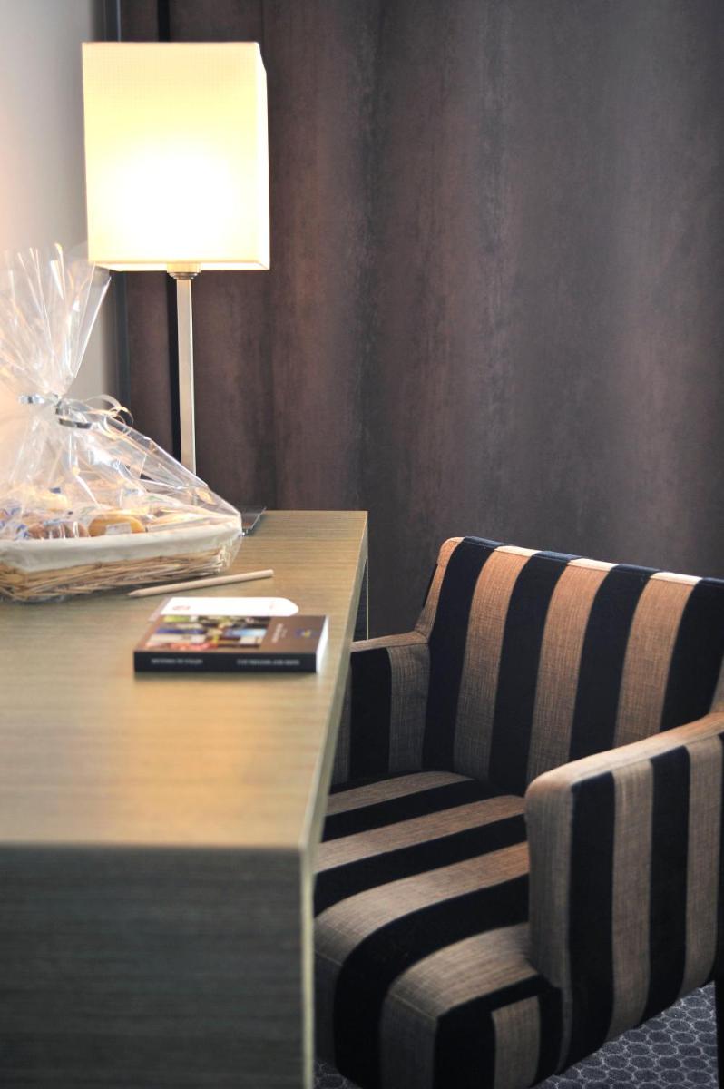 Coin salon dans l'établissement Best Western Hôtel De La Cité & Spa