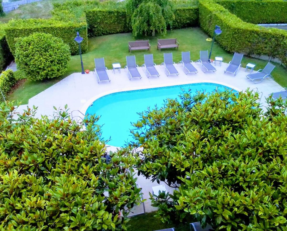 Hotel Lombiña - Housity