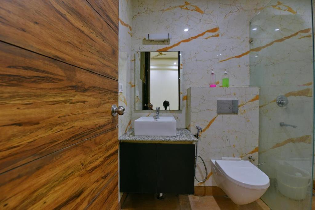 Hotel Glace Near International Airport New Delhi - Housity