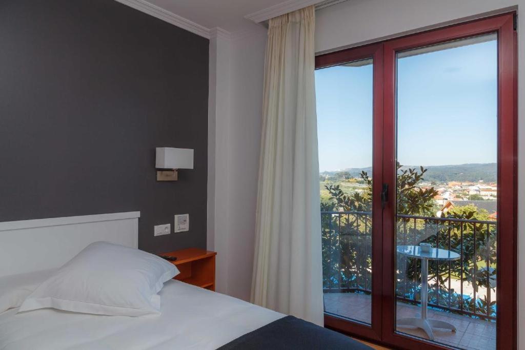 Hotel Lombiña - Housity