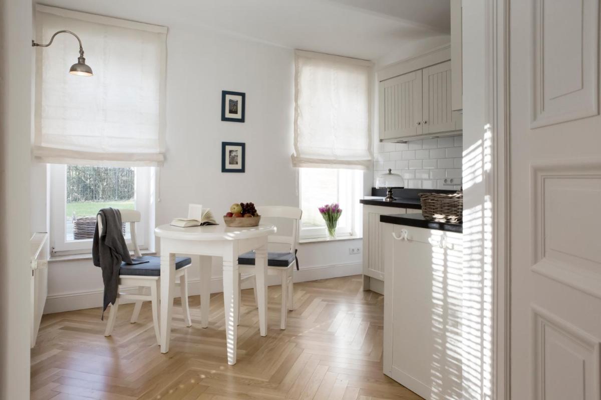 von Deska Townhouses - White House - Housity
