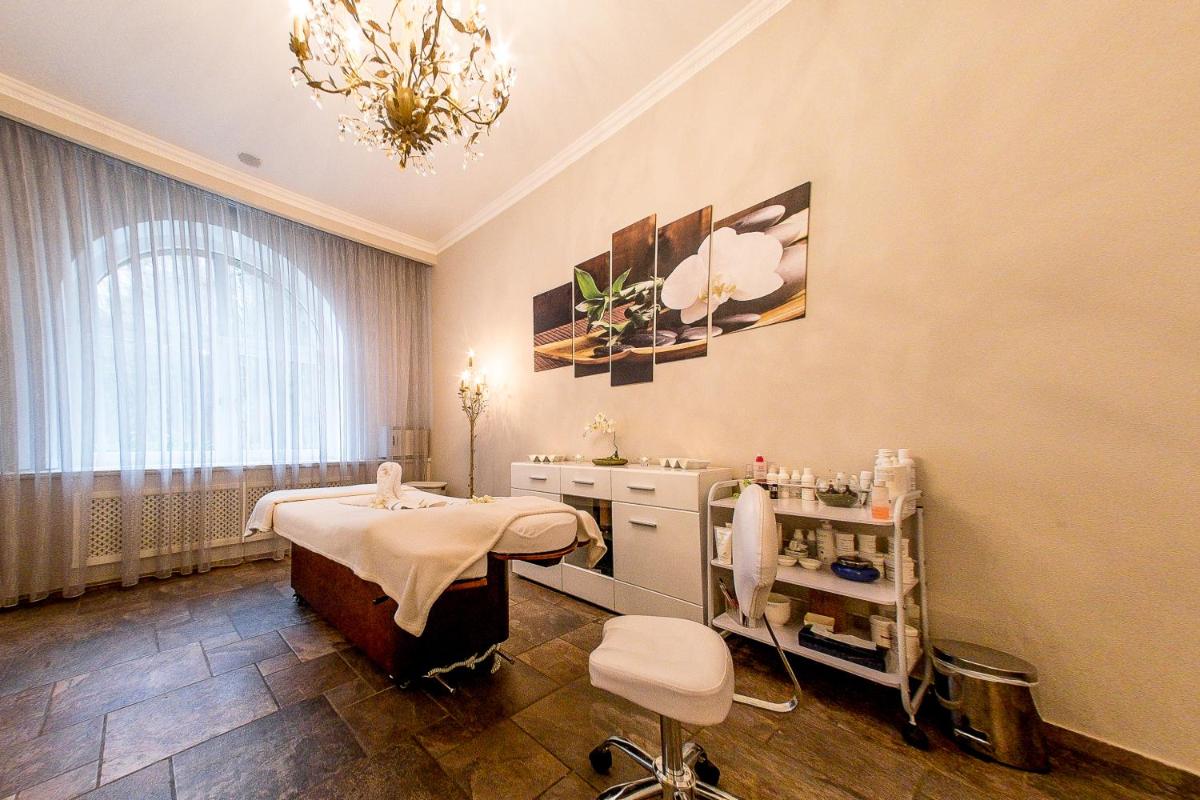 Schloss Hotel Wolfsbrunnen - Housity