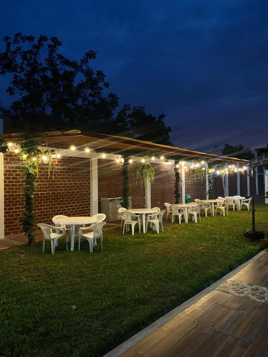Oliver's Garden Country Hotel - Housity