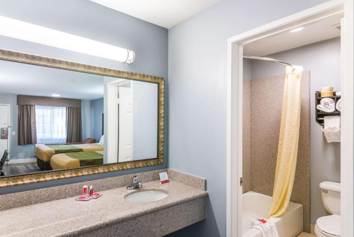 Econo Lodge Hesperia - Victorville I-15 - Housity