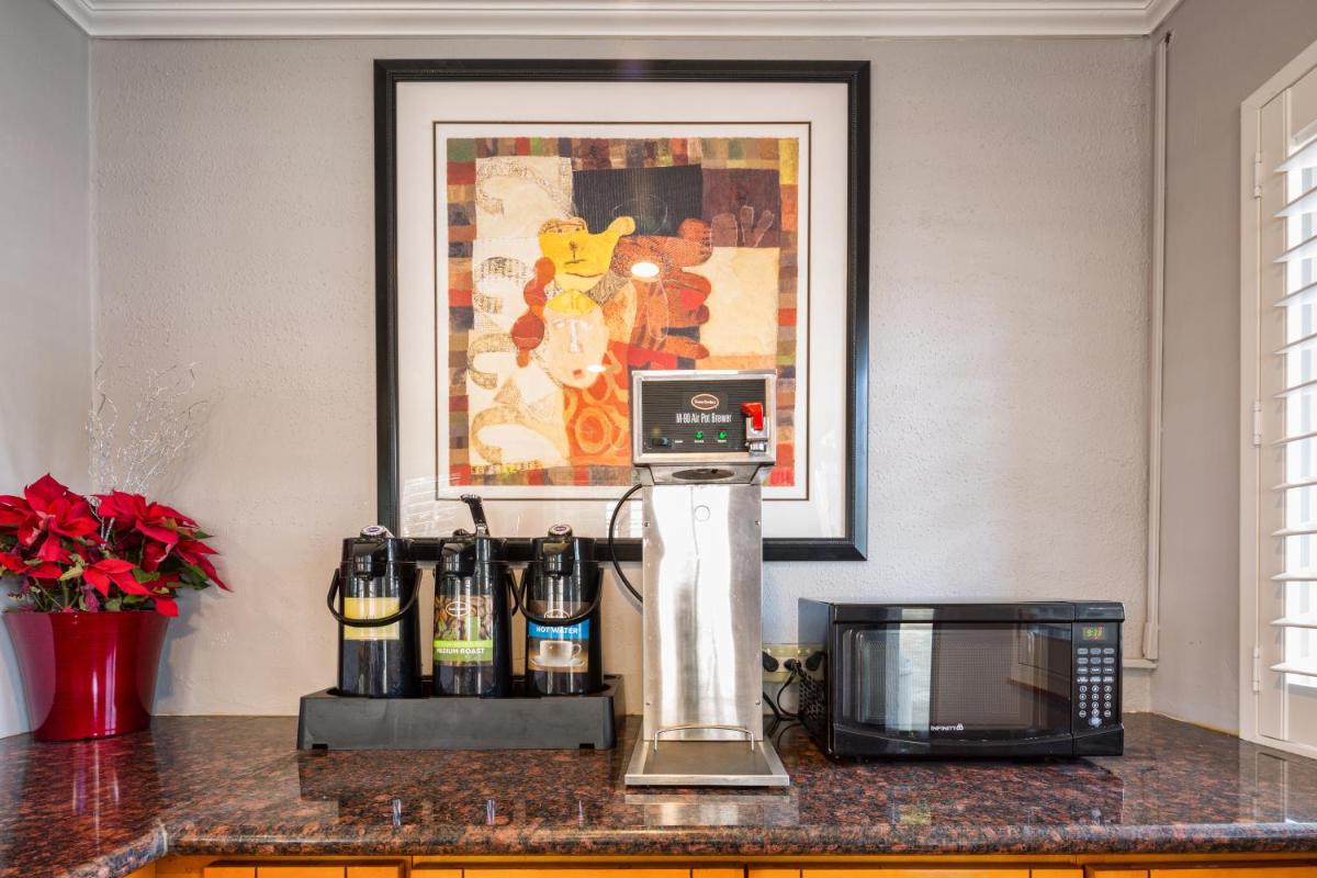 Americas Best Value Inn Richmond - Housity