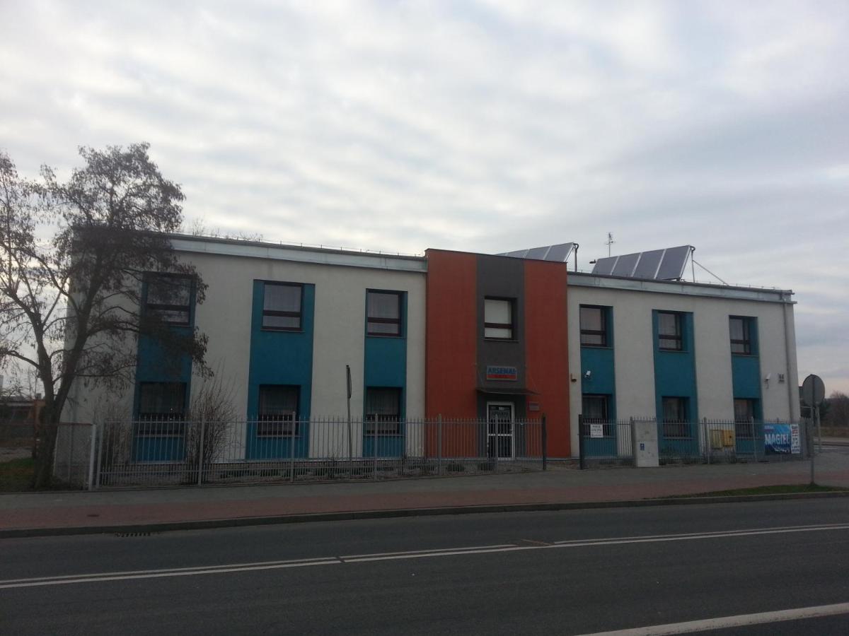 Arsenał Kwatery - Housity