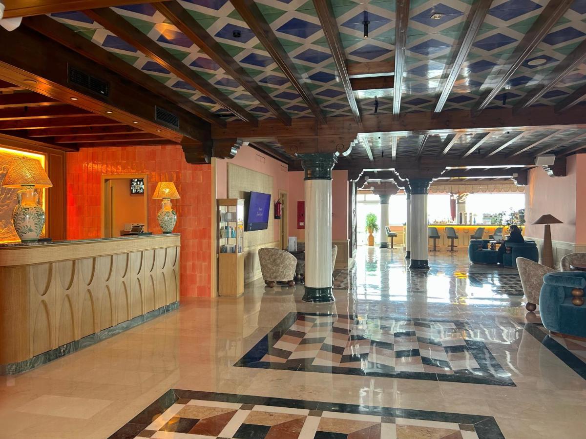 El vestíbulo o zona de recepción de Fénix Torremolinos - Adults Only Recommended