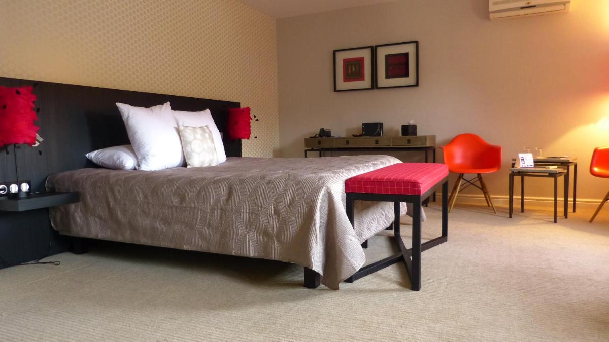 Un ou plusieurs lits dans un hébergement de l'établissement L'Aubinière Hôtel Restaurant & Spa
