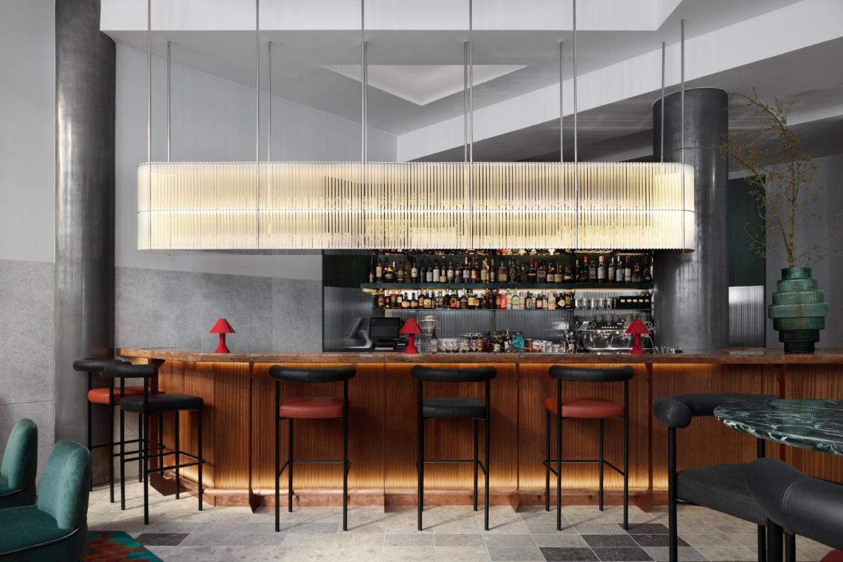 Lounge oder Bar in der Unterkunft Kimpton Main Frankfurt by IHG