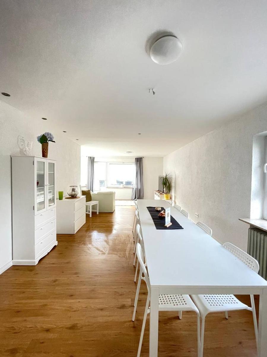 Renoviertes Monteurhaus in Ochtendung im Altbau-Flair für 10 Personen! - Housity