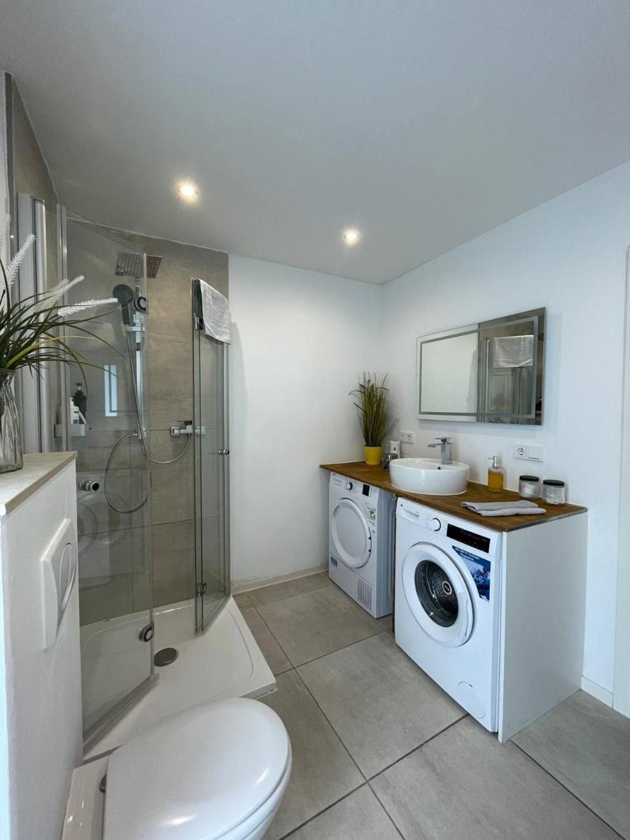 Renoviertes Monteurhaus in Ochtendung im Altbau-Flair für 10 Personen! - Housity