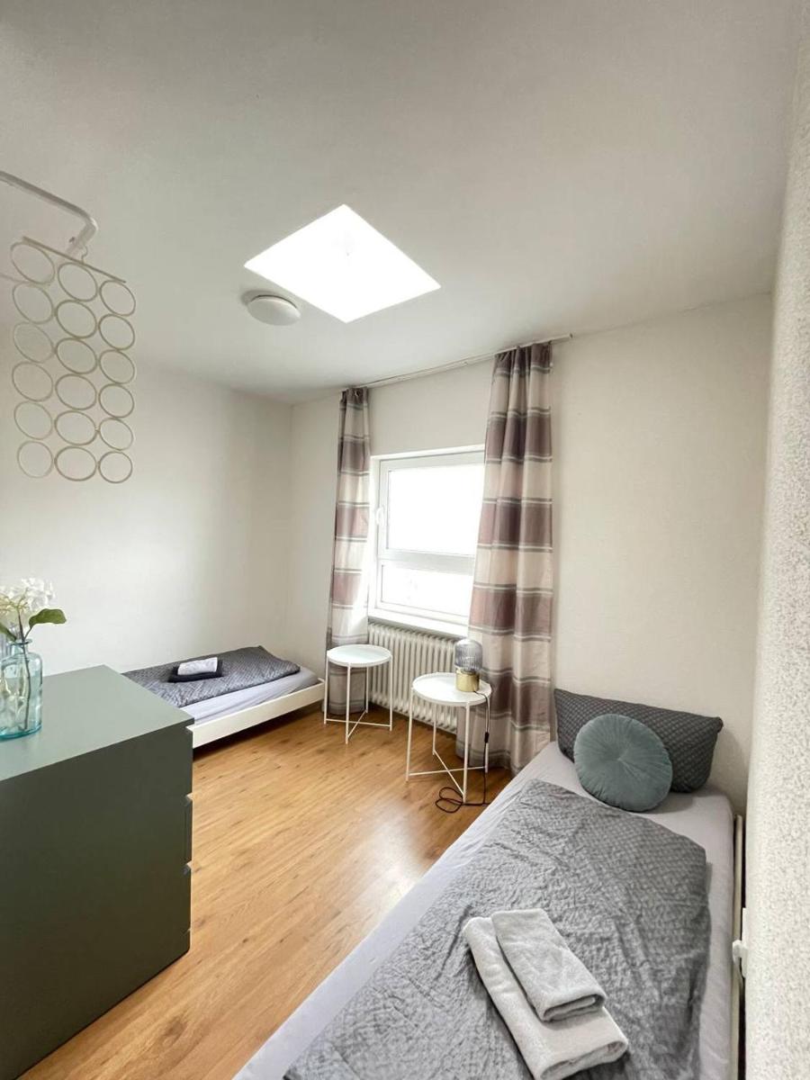 Renoviertes Monteurhaus in Ochtendung im Altbau-Flair für 10 Personen! - Housity