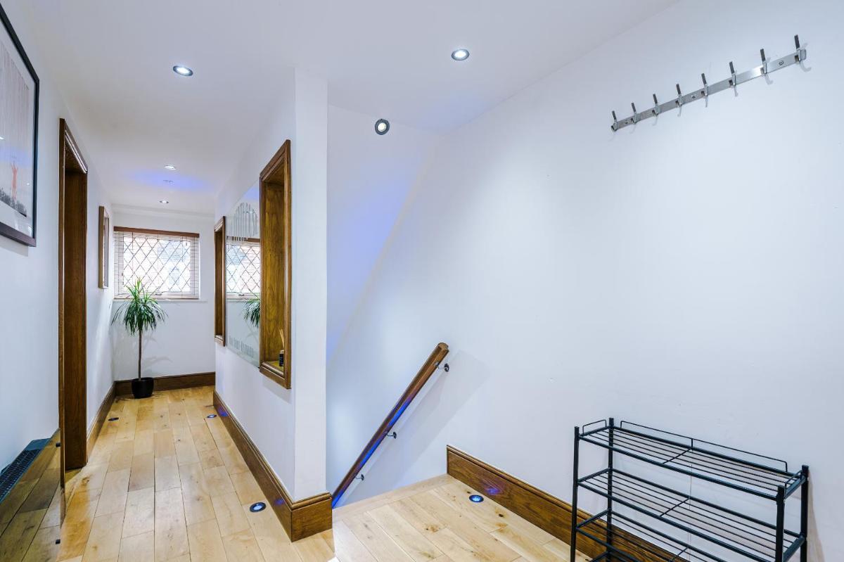 The Knutsford Townhouse by Staycay - Housity