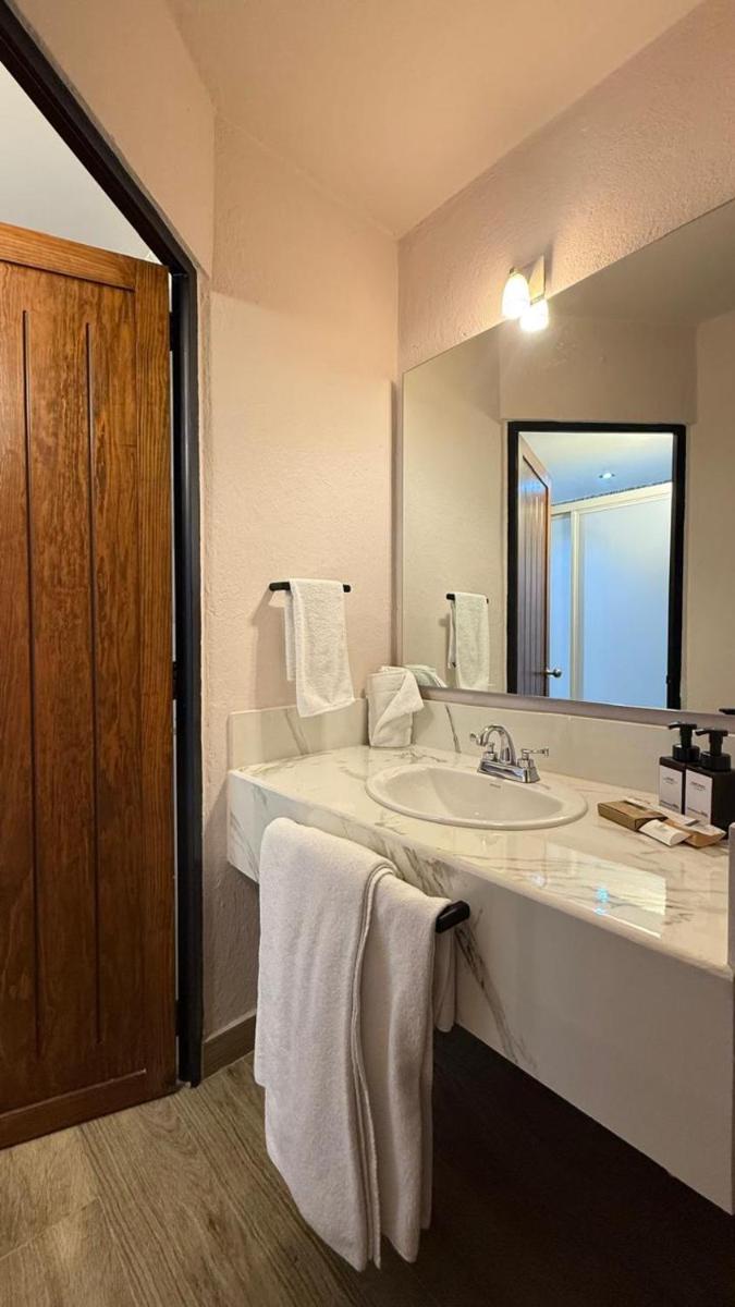 Hotel La Querencia - Housity