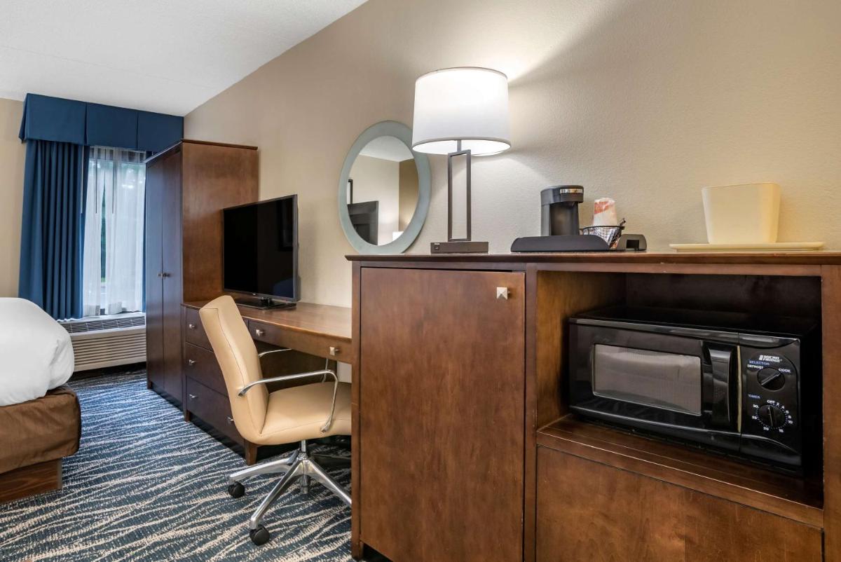 Comfort Inn & Suites Newark - Wilmington - Housity