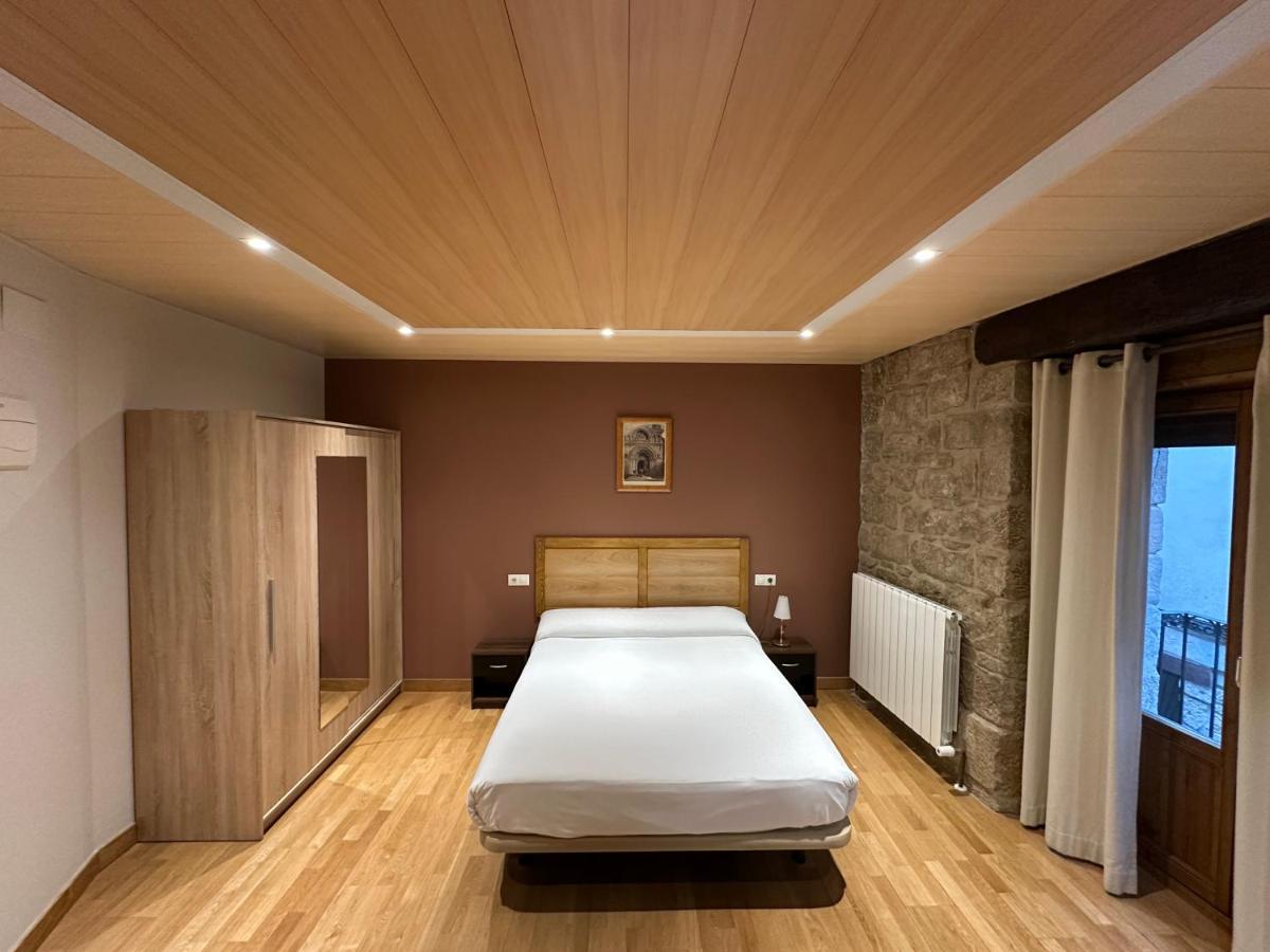 Hostal Rural 18 de Abril - Housity