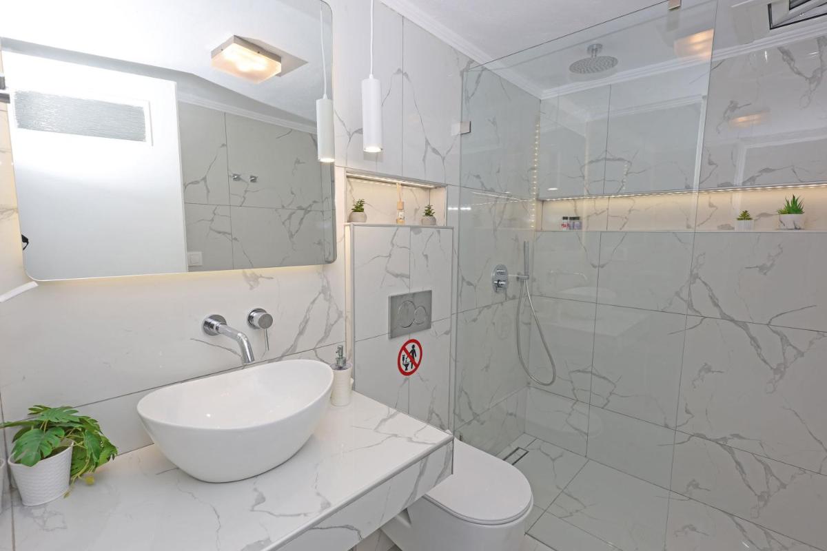 Porto Heli Seafront - Port House G - Housity