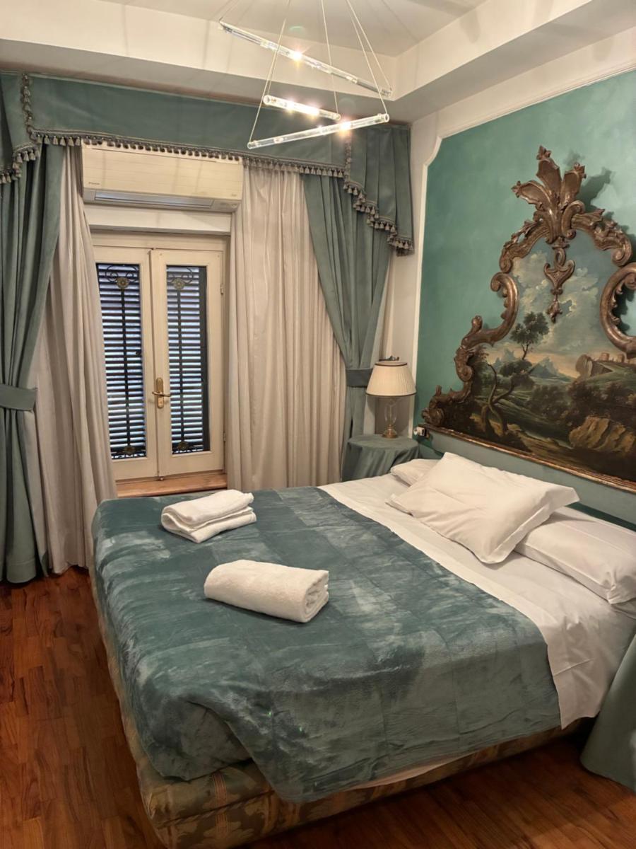 D.R.Rome Spanish Luxury Suites - Housity
