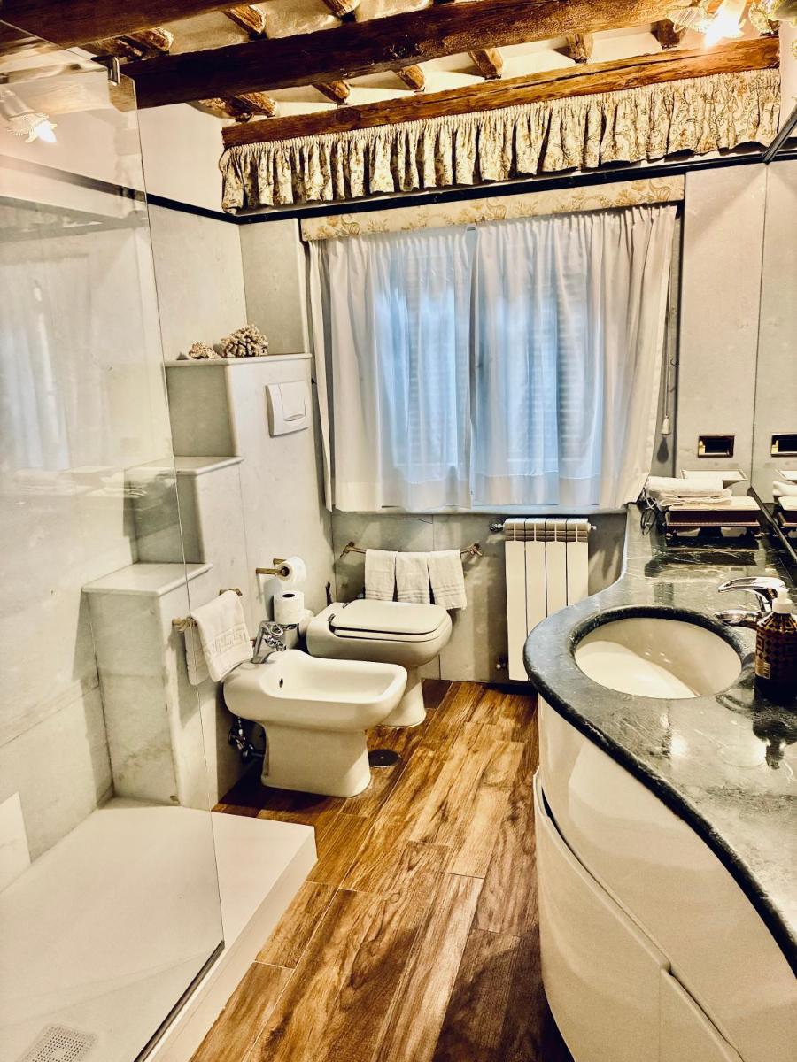 D.R.Rome Spanish Luxury Suites - Housity