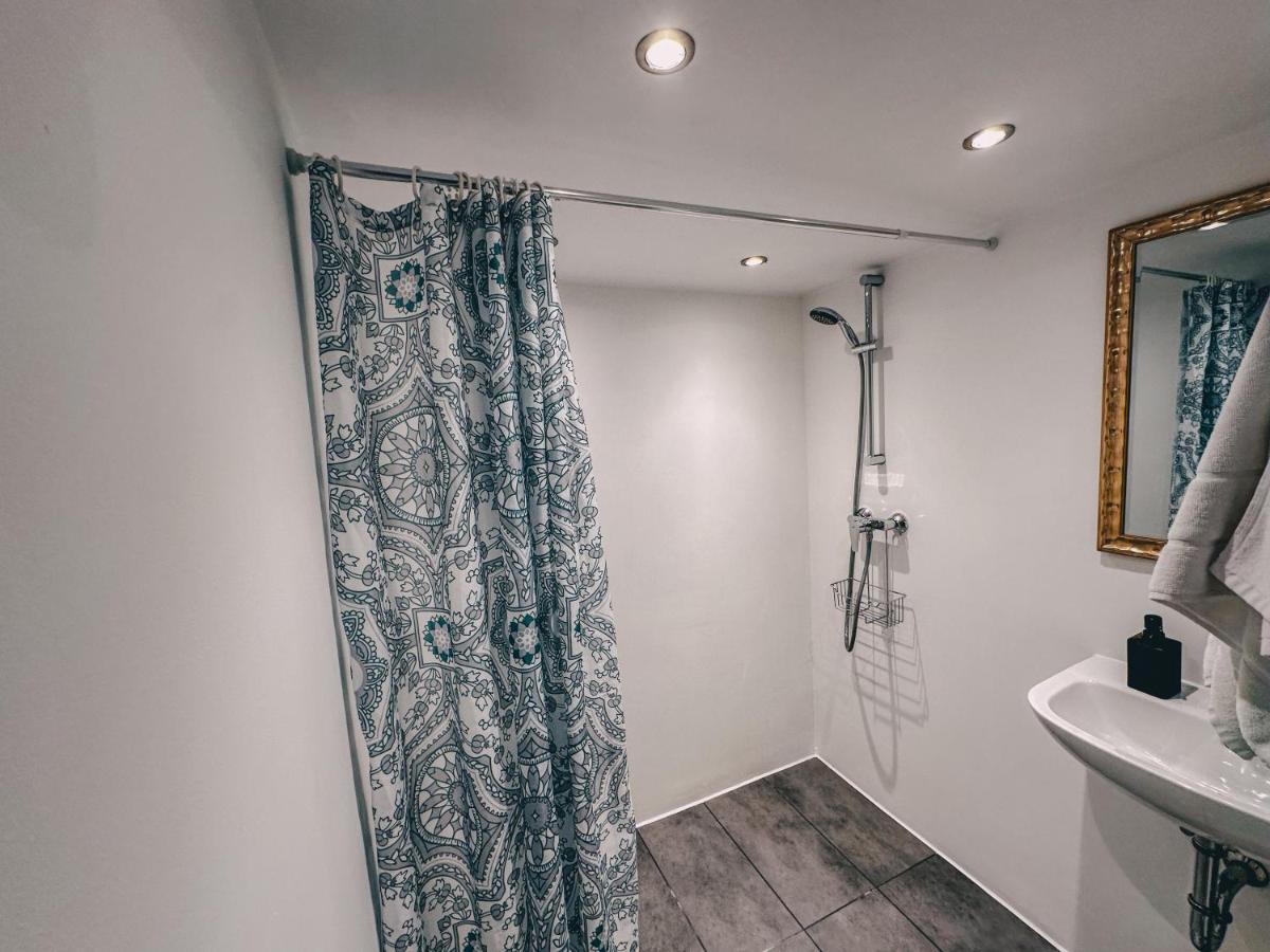 Sali-Bayreuth - SM9 Charming Apartment Near Zoo in Bayreuth with Terrace, Free Wi-Fi & 24-Hour Front Desk - Housity