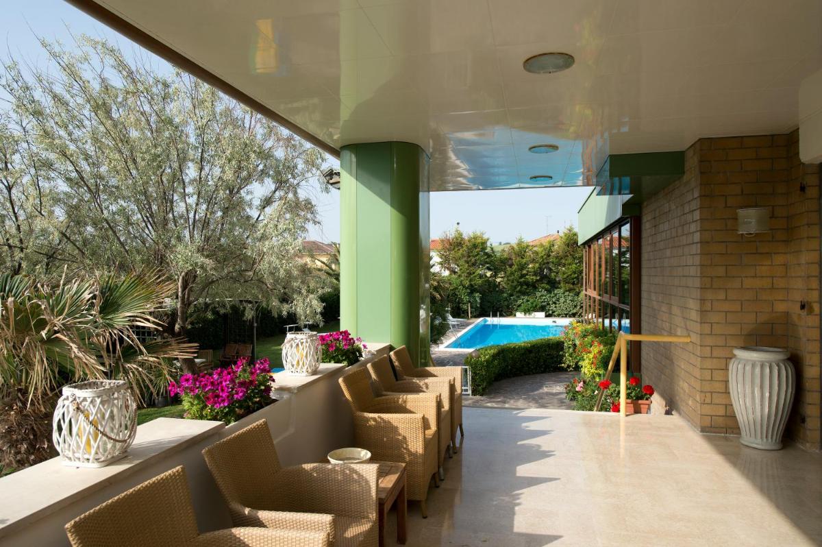 UNA HOTELS Imperial Beach Hotel - Housity