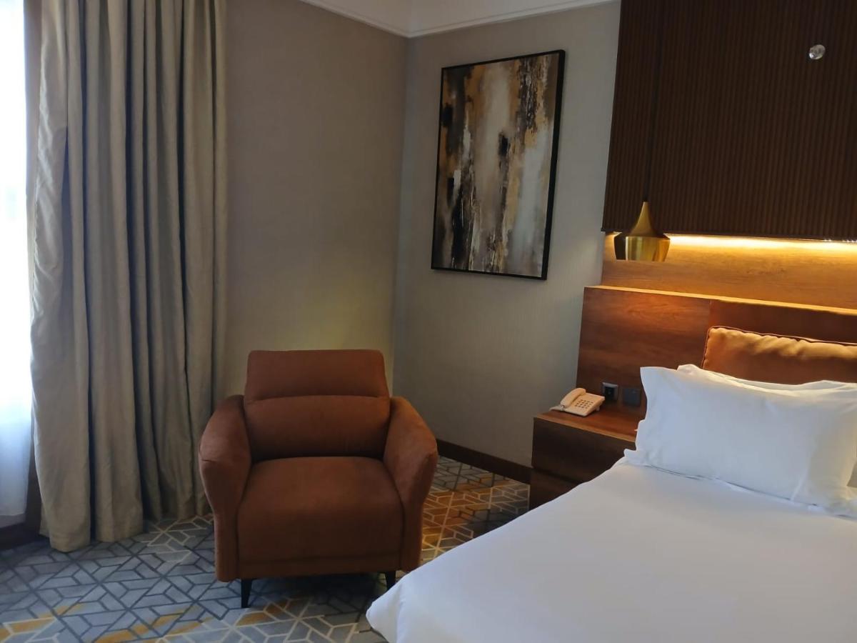 Crown Town Hotel - Housity