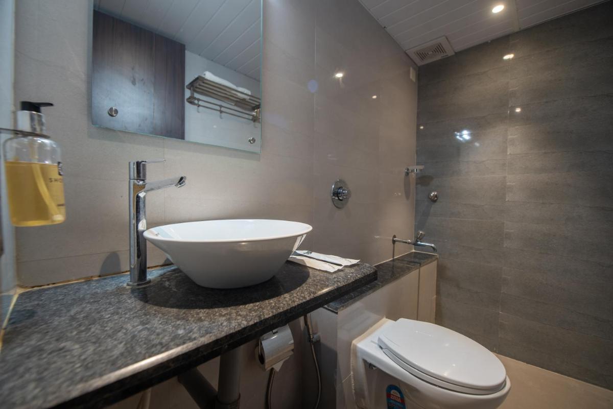 Hotel Shoolin Grand - Housity