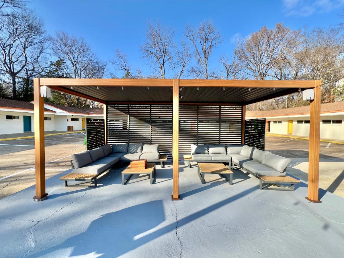 Far Out Motel - Housity