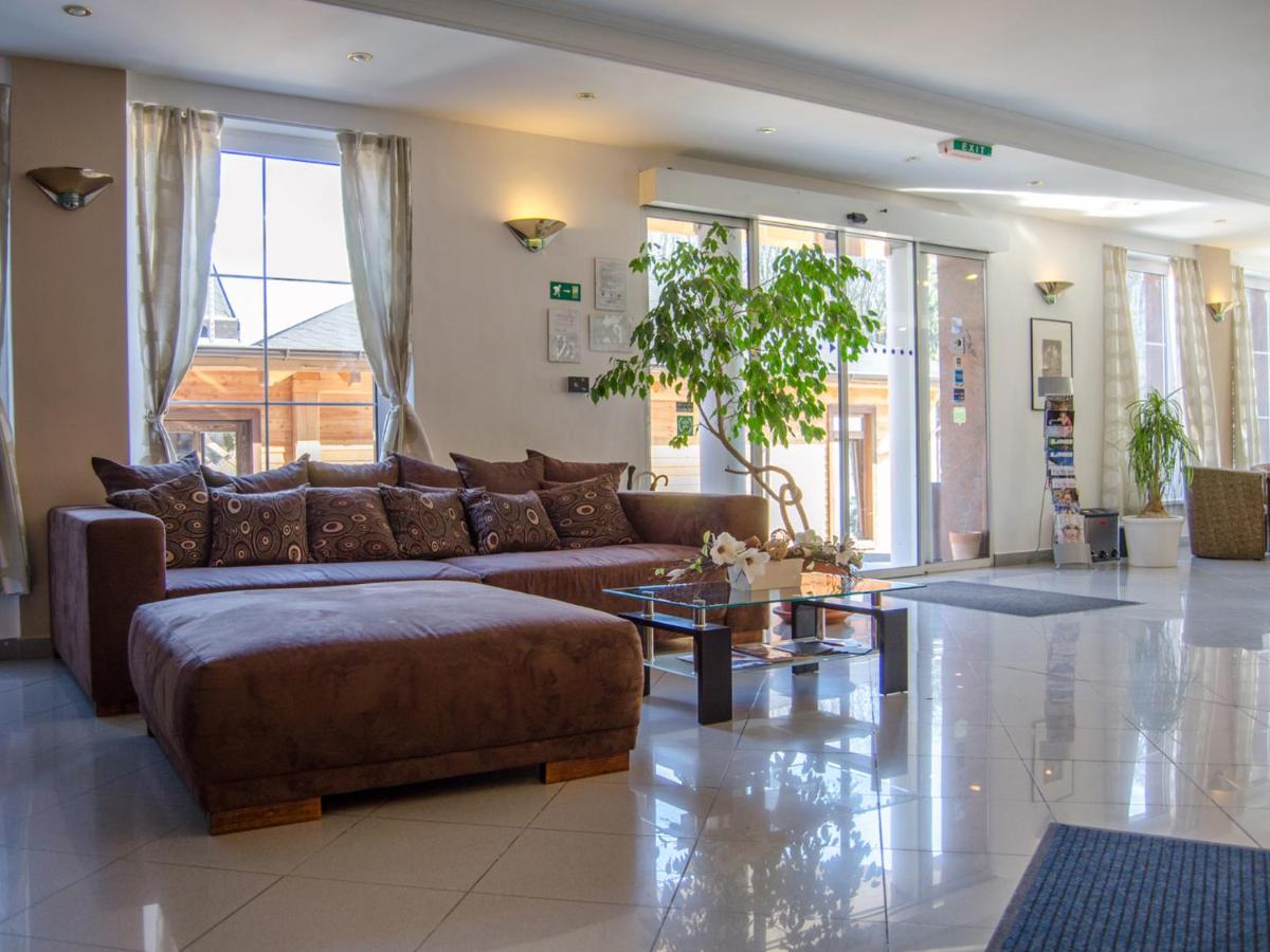 Hotel West - Housity