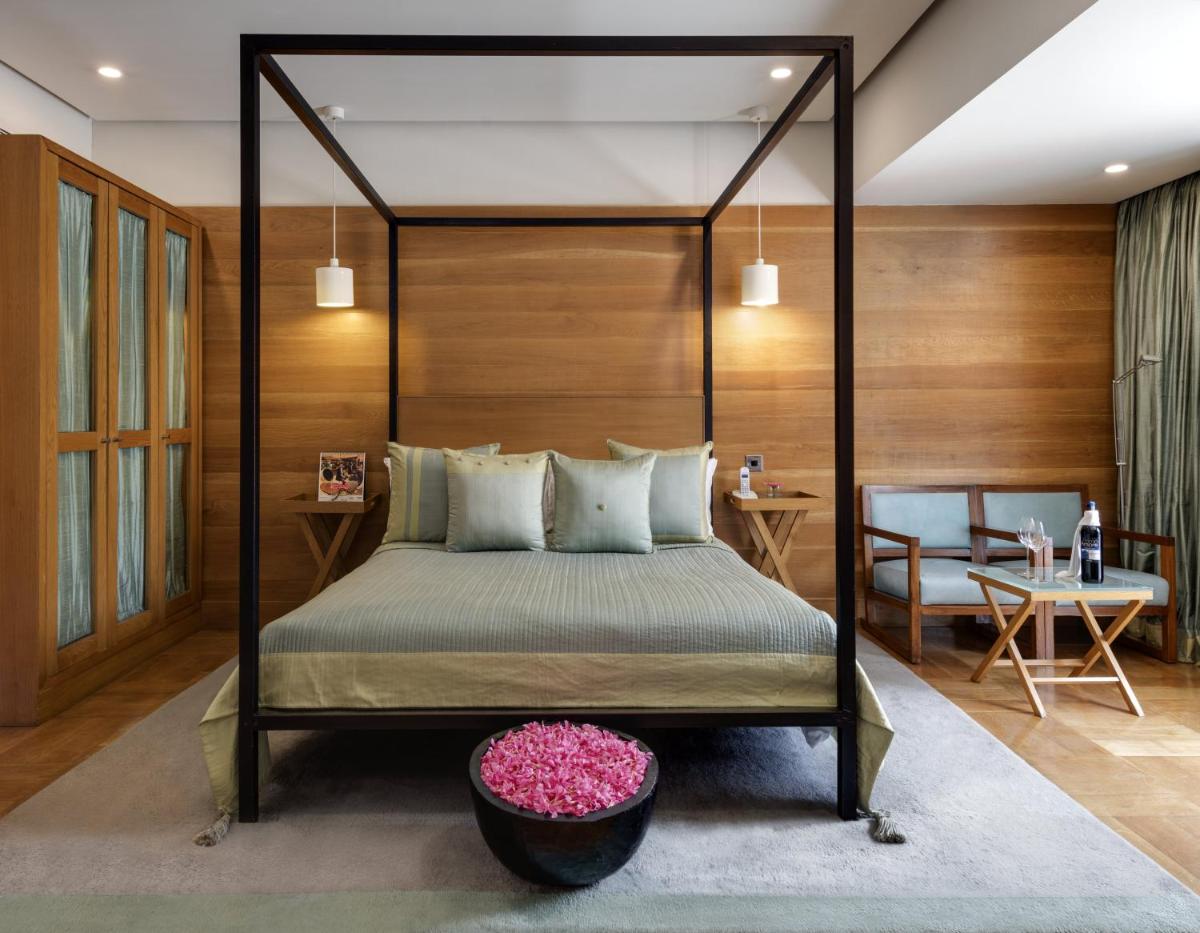 a bedroom with a canopy bed and a table at The Park Bangalore, MG Road in Bengaluru a bedroom with a canopy bed and a table at The Park Bangalore, MG Road in Bengaluru