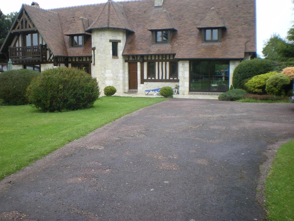 Les Hibiscus - Housity