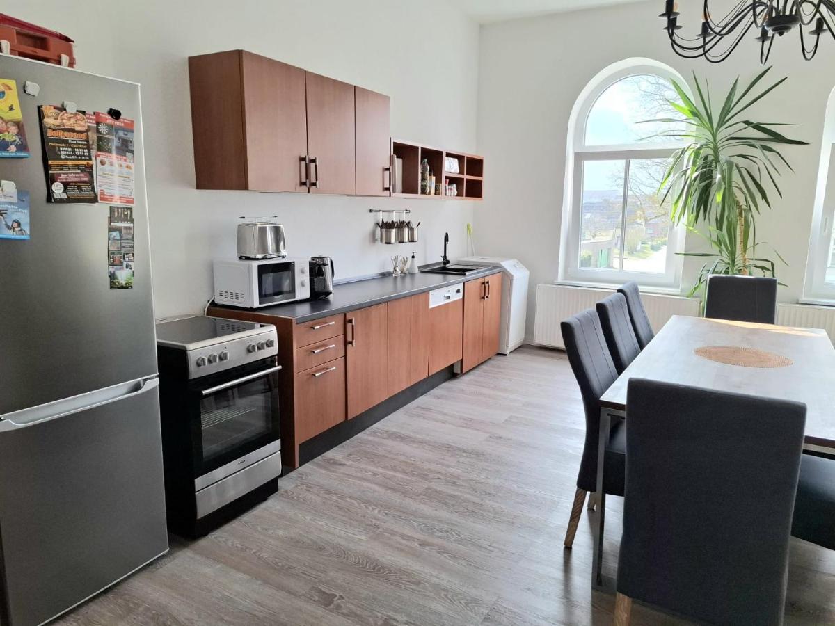 Haltestelle - Private Zimmervermietung Röbel Müritz - Housity