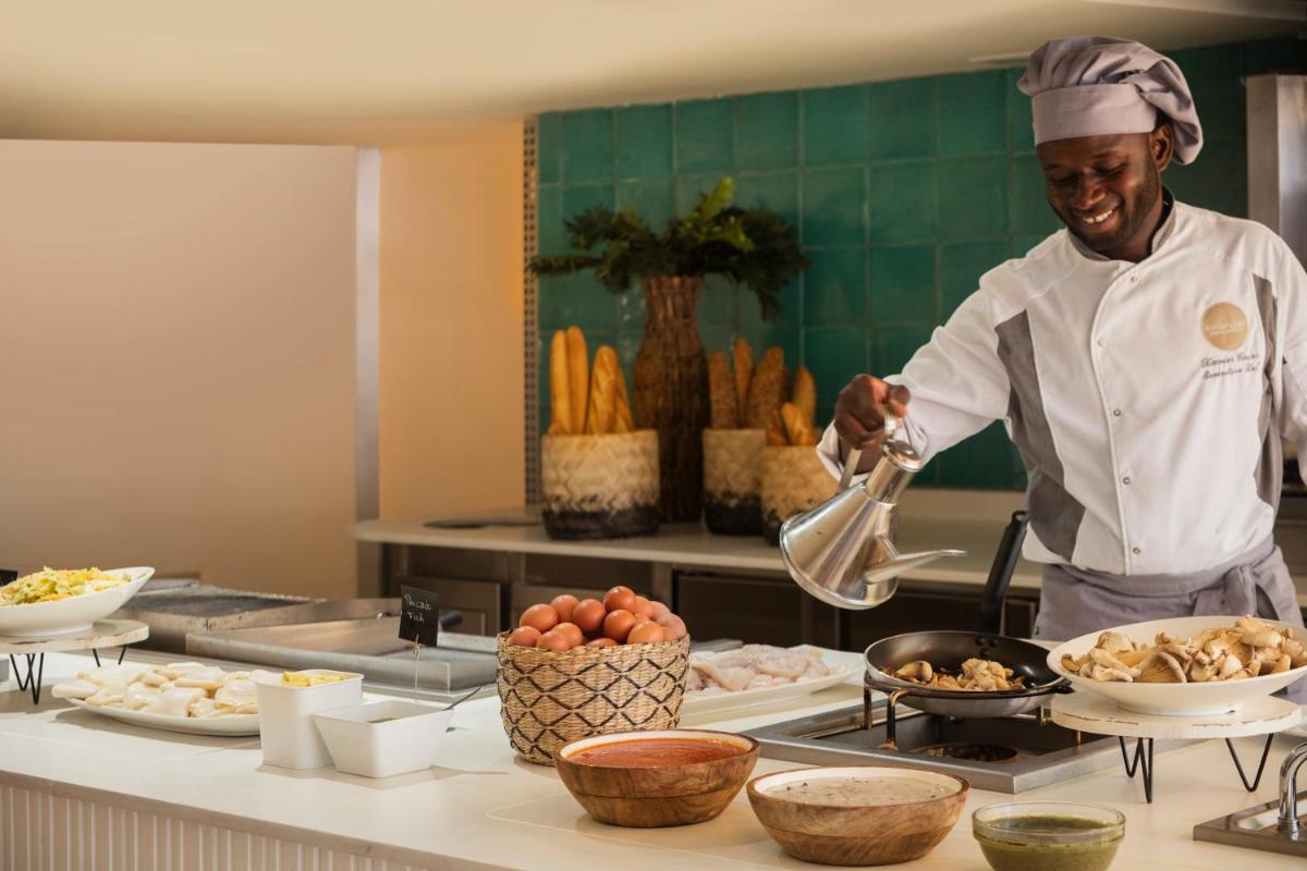 Comida en o cerca de este hotel