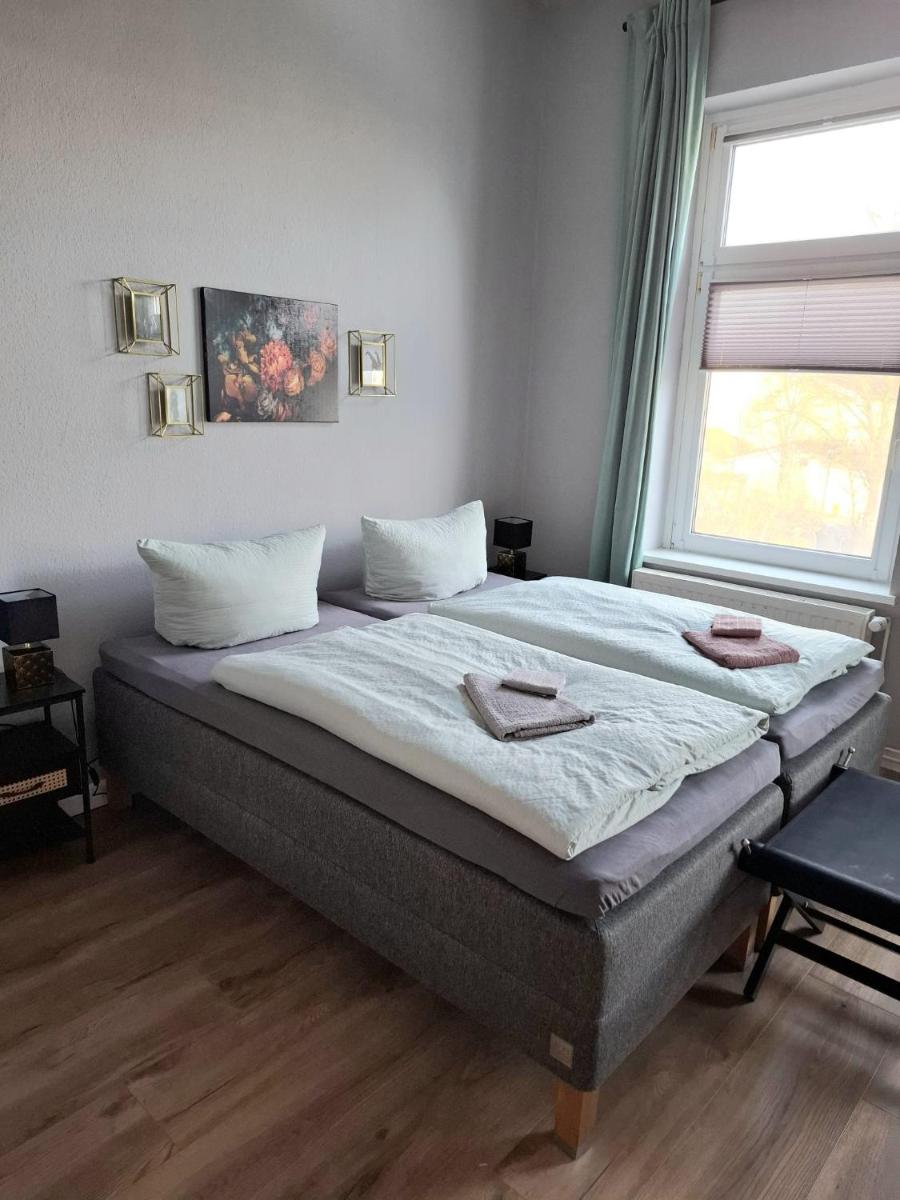 Haltestelle - Private Zimmervermietung Röbel Müritz - Housity