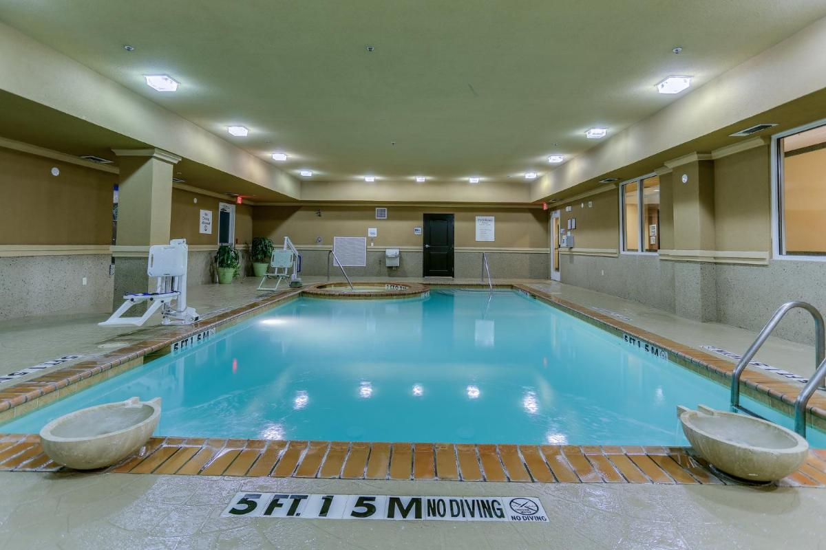Holiday Inn Express Hotel & Suites Huntsville by IHG - Housity