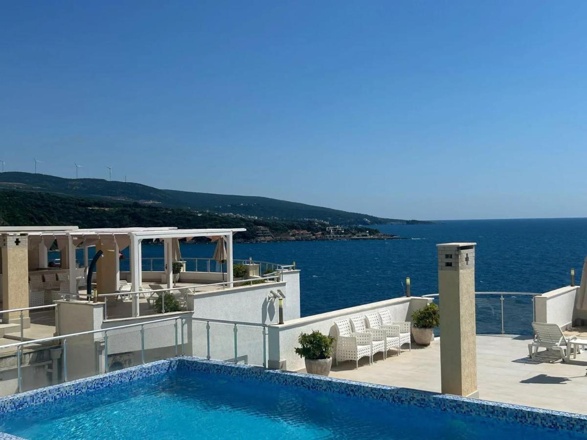Modern apartment with sea view in Dobra Voda, 95 m², Pool - Housity
