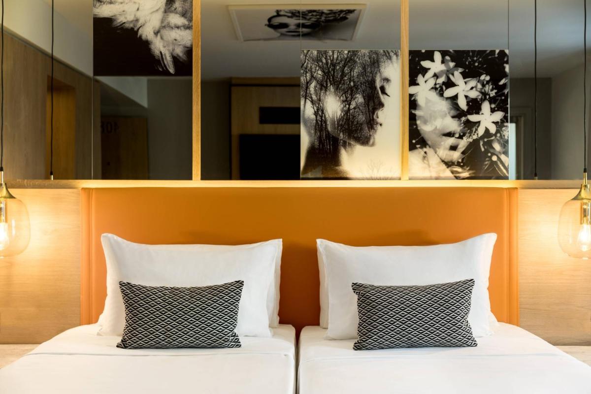 Un ou plusieurs lits dans un hébergement de l'établissement Renaissance Paris Vendome Hotel