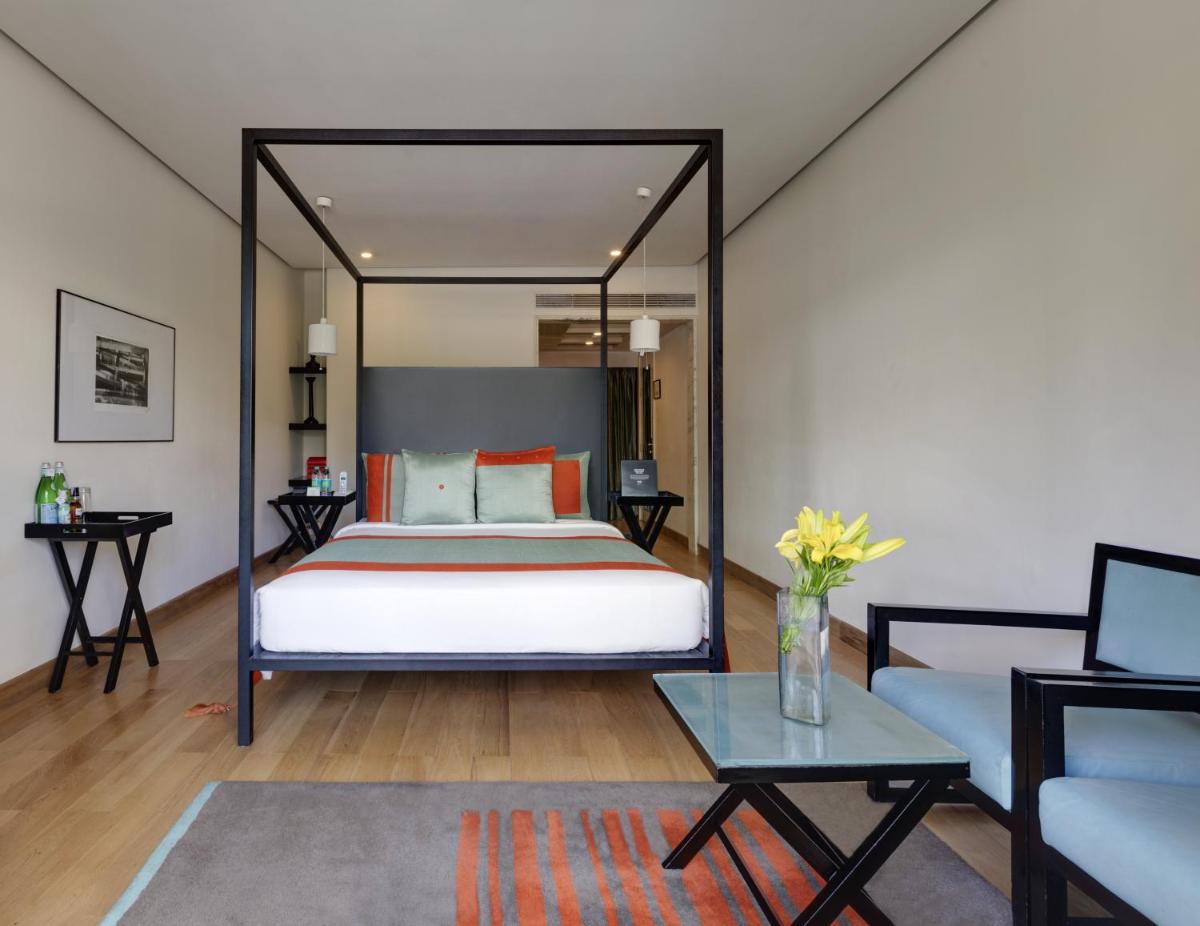 a bedroom with a bed with a large mirror at The Park Bangalore, MG Road in Bengaluru a bedroom with a bed with a large mirror at The Park Bangalore, MG Road in Bengaluru