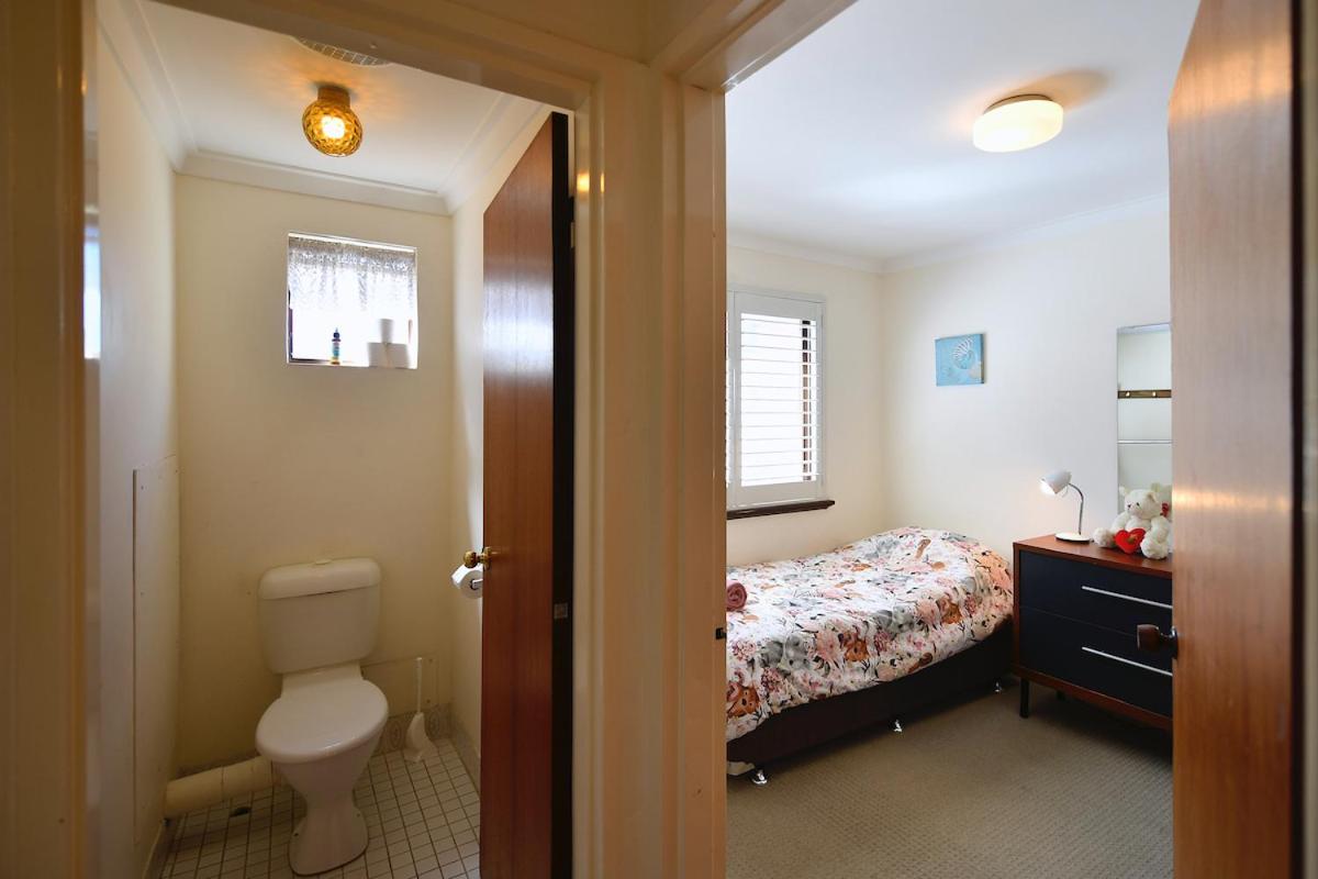 Seaview Beach Apartment - Housity