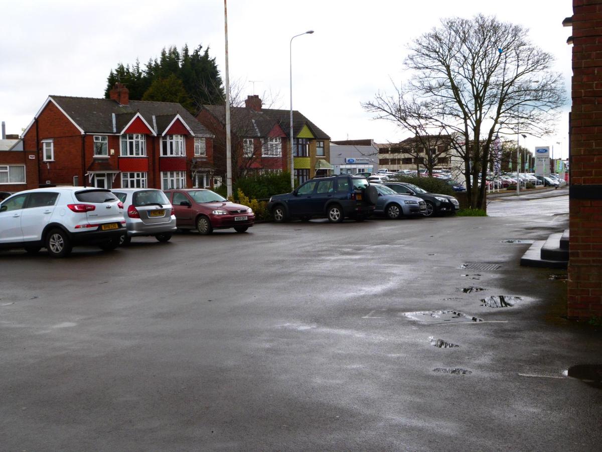 The Bridge Hotel - Housity