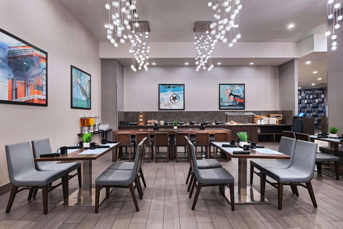 Hilton Houston Plaza/Medical Center - Housity