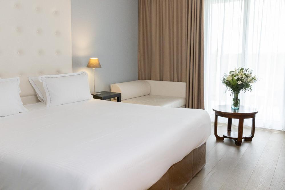 Un ou plusieurs lits dans un hébergement de l'établissement Hôtel Atalante - Relais Thalasso & Spa