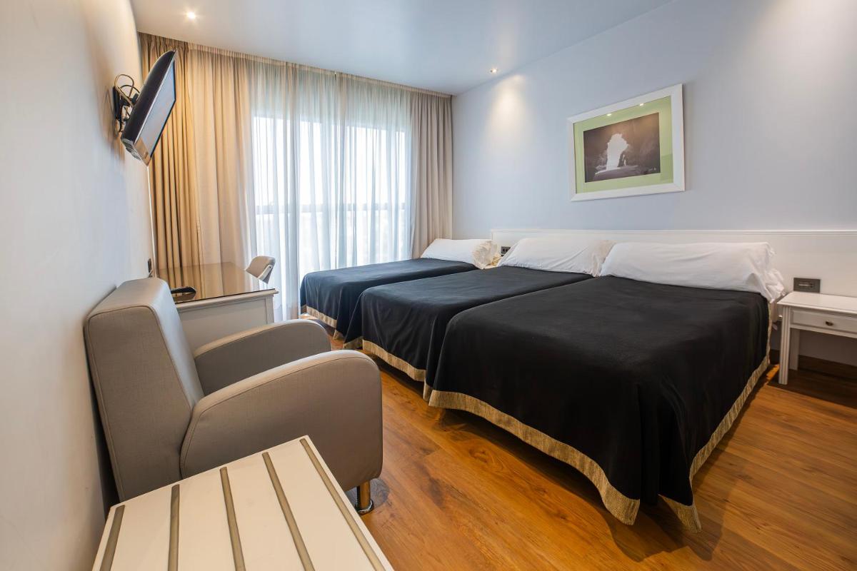 Cama o camas de una habitación en Hotel Auditorio Santiago & Spa