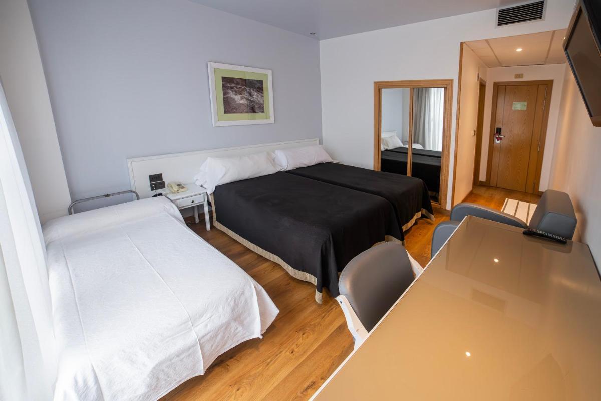 Cama o camas de una habitación en Hotel Auditorio Santiago & Spa