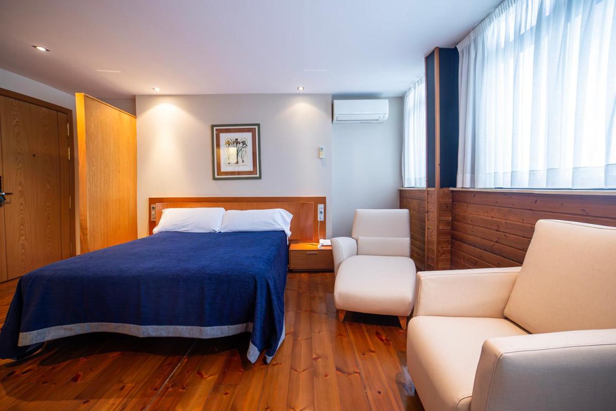 Cama o camas de una habitación en Hotel Auditorio Santiago & Spa