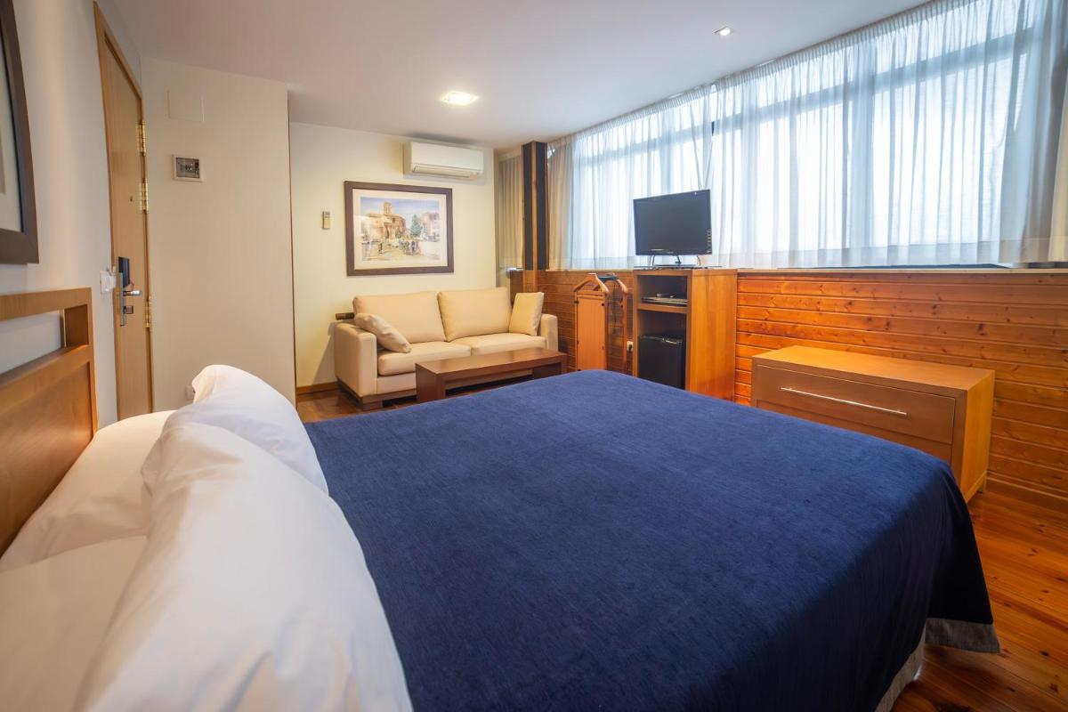Cama o camas de una habitación en Hotel Auditorio Santiago & Spa