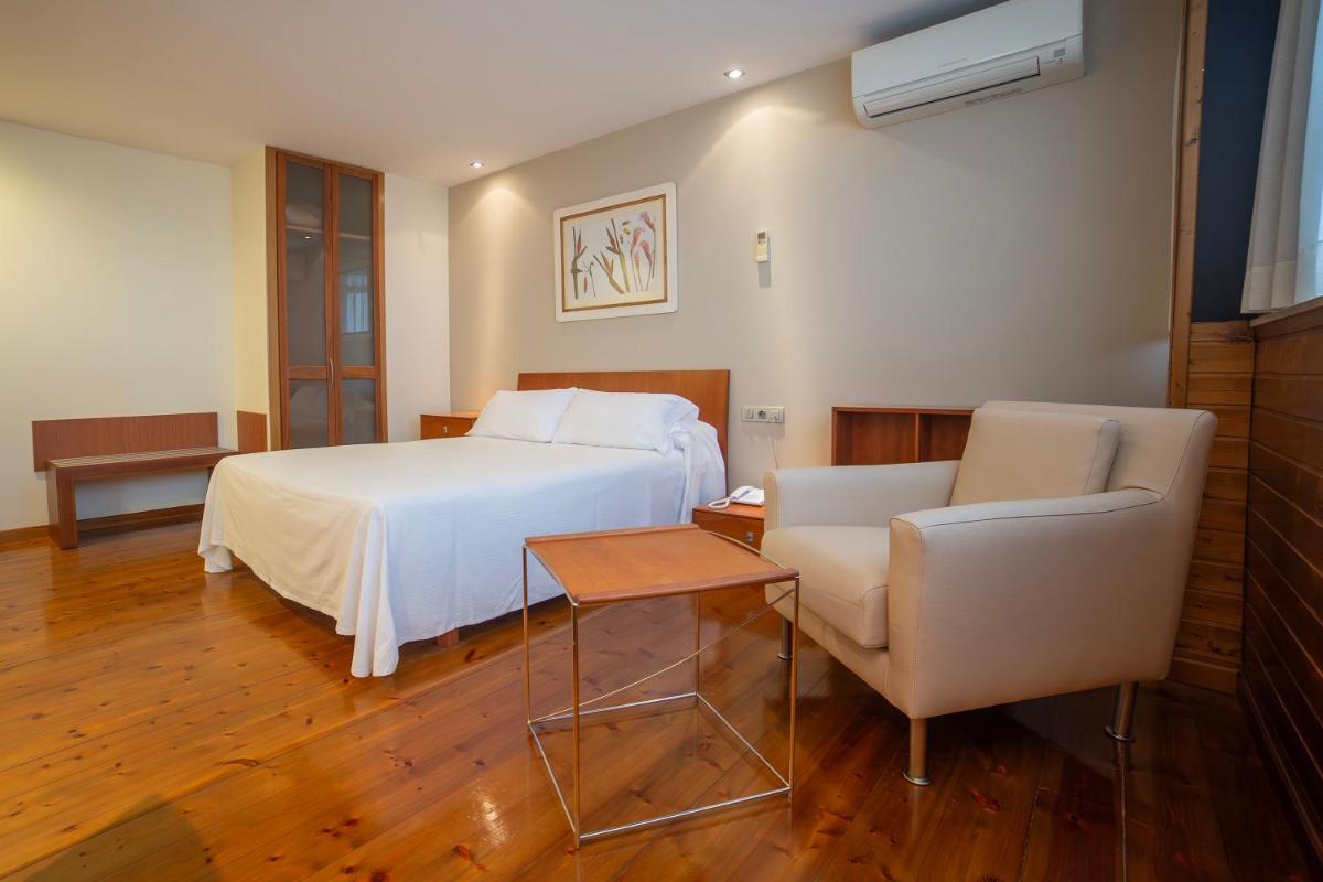 Cama o camas de una habitación en Hotel Auditorio Santiago & Spa