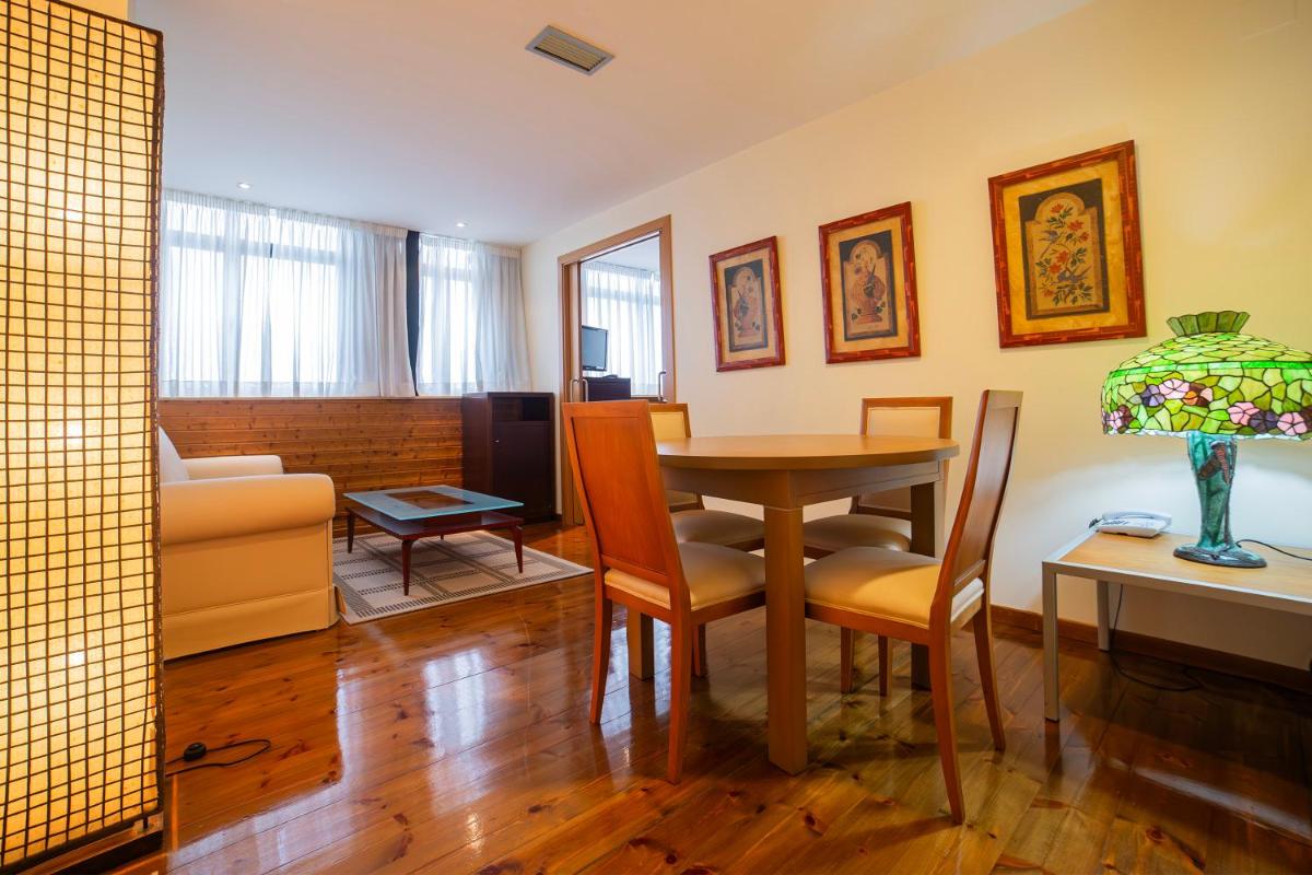 Zona de estar de Hotel Auditorio Santiago & Spa