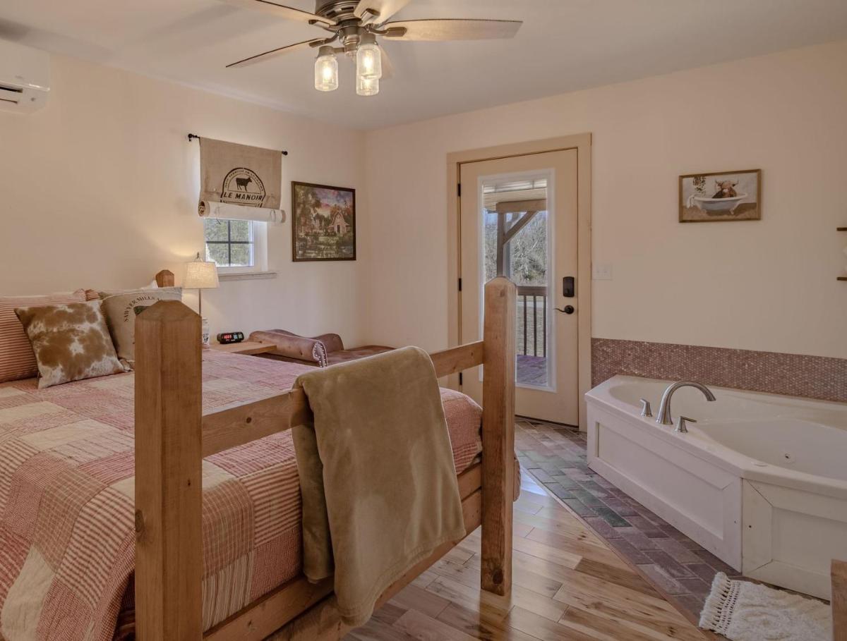 The Inn at Beulah Farm - The Barn - Housity